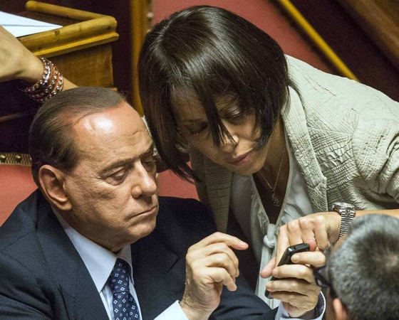 Nunzia De Girolamo si dimette da ministro e torna da Berlusconi