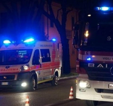 Latina, auto in fiamme dopo l’incidente sulla Migliara 41. Due persone ferite