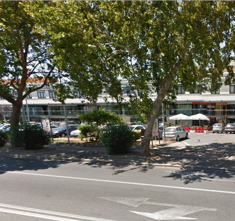 Intimidazioni ai danni della figlia di un gioielliere, spari alla sua auto e al bar che gestisce