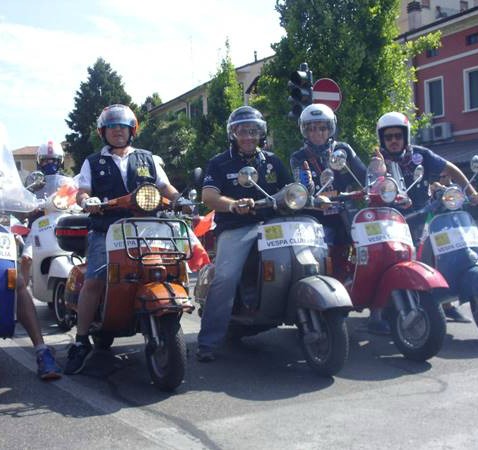 Anche a Sermoneta nasce il Vespa Club, la passione per le 2 ruote conquista il Comune lepino