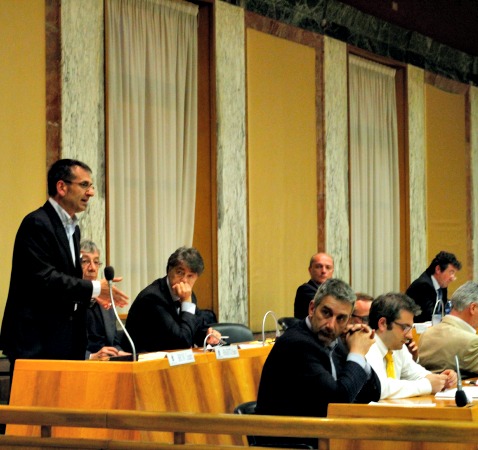 Ztl, la maggioranza pronta a sostenere Fuoco e Anzalone. In Consiglio è scontro sull’edilizia scolastica