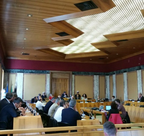 Il giorno di Latina Ambiente: il Consiglio Comunale decide la gestione rifiuti in piena crisi di maggioranza
