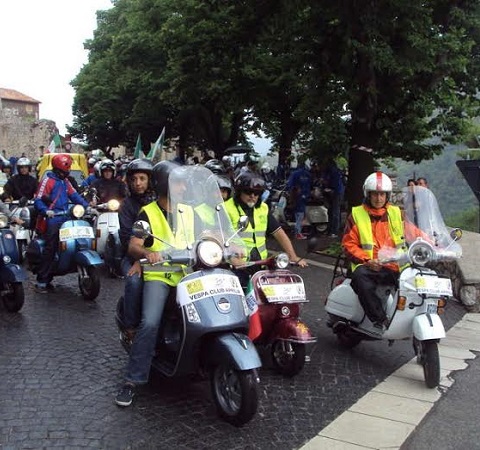 Il 22 Ottobre torna, all’autodromo Il Sagittario di Latina, “Vespe in Volo”, l’evento dedicato agli amanti del famoso scooter