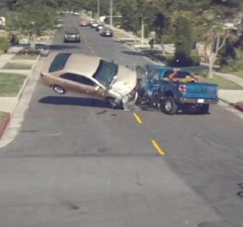 “It can wait!” dura campagna contro l’utilizzo di smartphone al volante – VIDEO