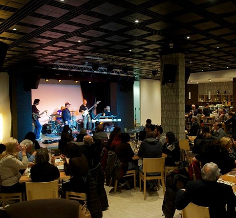 Open Art cafè di Terracina, nuova stagione di eventi: il 19 concerto dei Vero a Metà