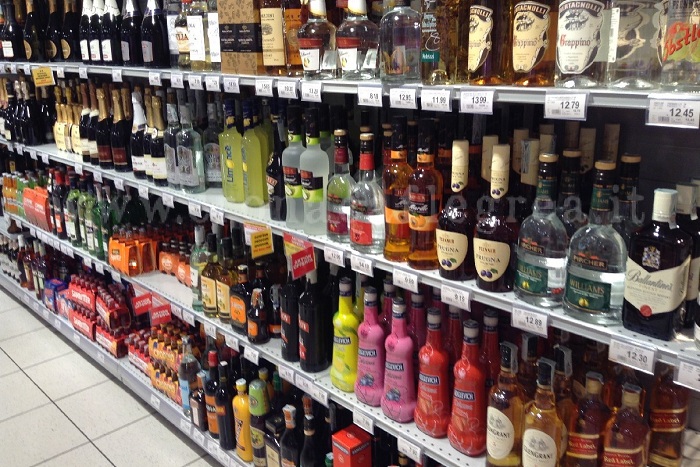 Rubano liquori da un supermercato in provincia di Latina: arrestati