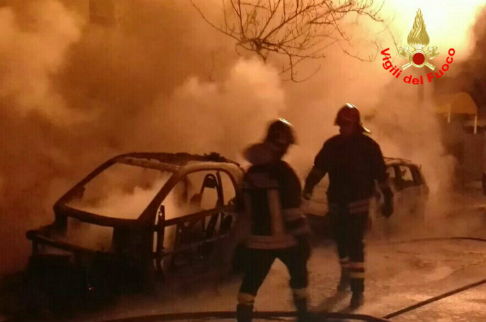 incendio-auto-aprilia