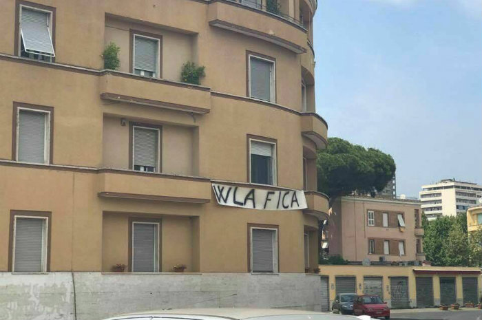 gay-pride-striscione-latina