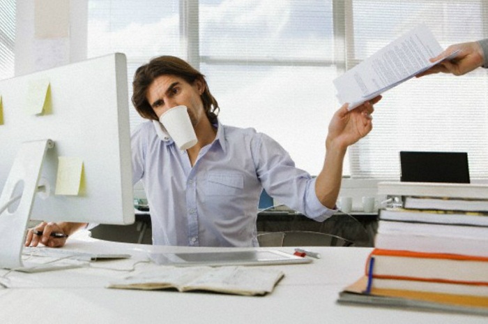 Condizioni di lavoro gravose: imprenditore nei guai per estorsione e minacce