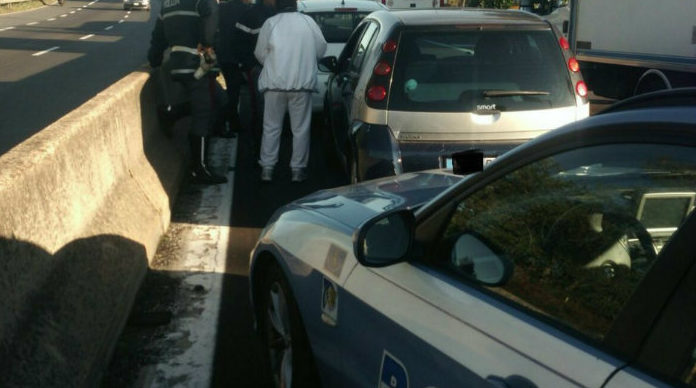 Pontina, auto si ribalta verso Latina. Traffico in tilt anche verso Roma