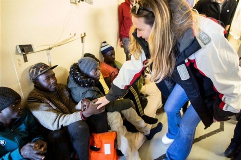 Sea Watch, i politici chiedono 47 migranti chiavi in mano