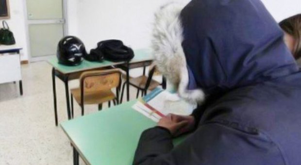 Studenti al gelo sia all’istituto San Benedetto che al Marconi di Latina