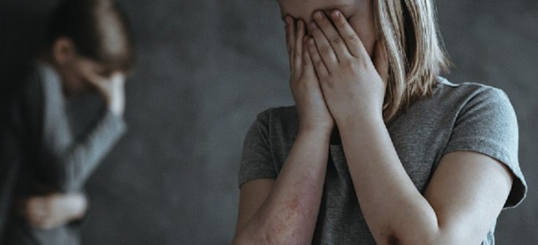 Picchia la moglie e il fratello di lei: 36enne allontanato dalla casa familiare