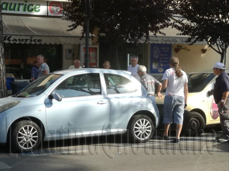urto auto in sosta