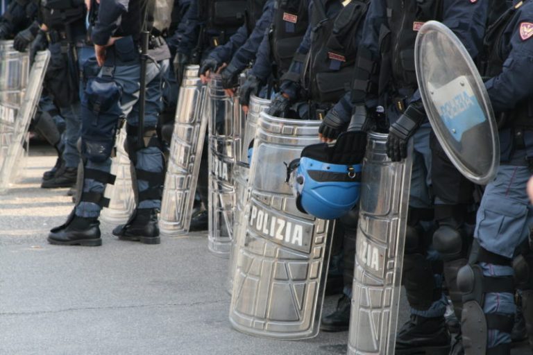 Economia  e scuola in ginocchio, emergenza sanitaria in agguato e abbiamo tempo di pensare ai neofascisti
