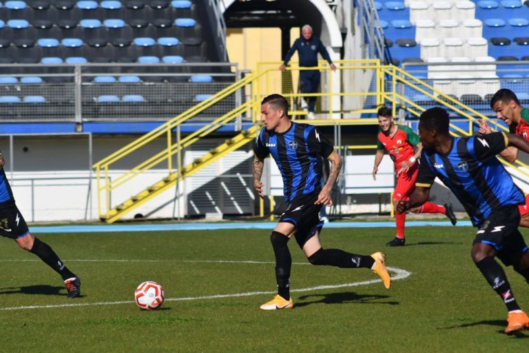 Calcio, pari beffa per il Latina contro il Lanusei; e la capolista Monterosi scappa via