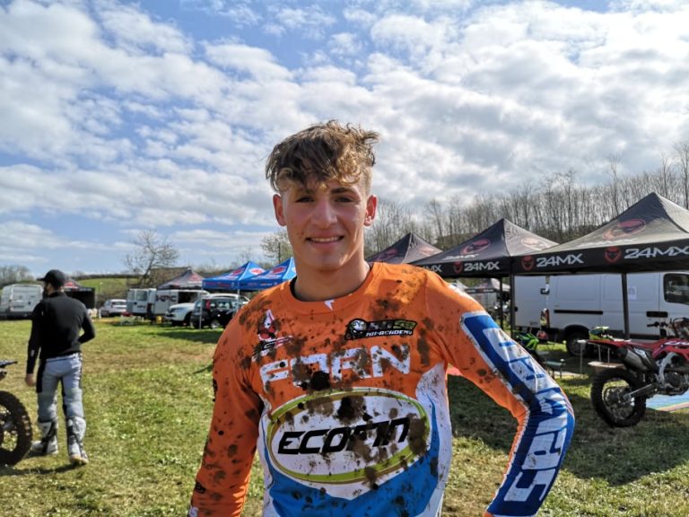 Motocross, Lorenzo Pecorilli vola nel fango di Artena e si prende la vetta della generale