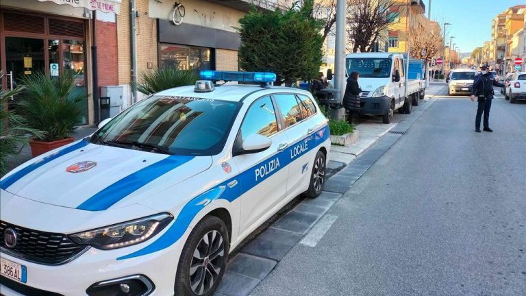 Cisterna di Latina: fermati tre ladri con merce rubata da un supermercato, denunciati