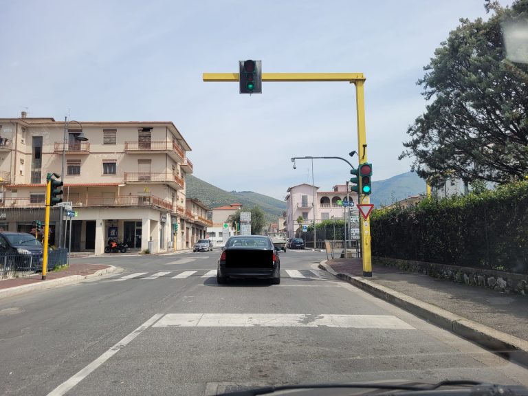 A Fondi un semaforo intelligente per ridurre traffico e ingorghi