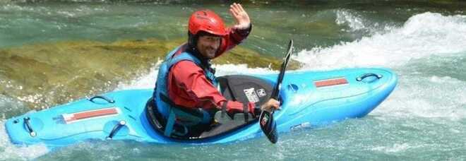 Canoista pontino eroe salva bagnante e bagnino dall’annegamento