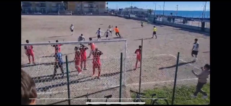 Calcio Prima Categoria: il portiere dello Scauri Marina si traveste da goleador e segna il gol del pari al 95esimo
