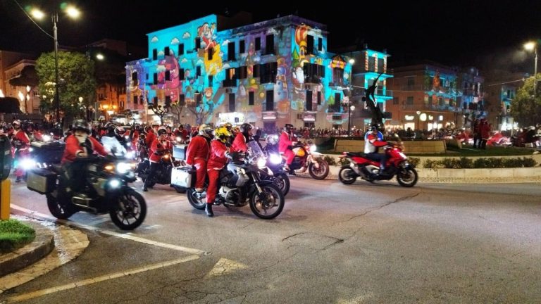 A Gaeta il Roby Tour di veste da Babbo Natale