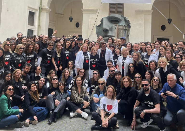 Il personale della Maison Valentino a Roma saluta il Direttore creativo di Nettuno Piccioli