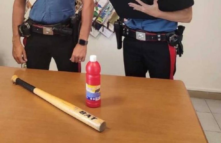 Arrestato 22enne di Minturno: ha distrutto l’auto di una donna con una mazza da baseball