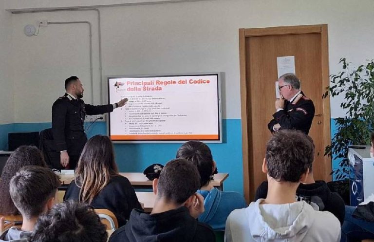 Ponza, i Carabinieri incontrano gli studenti per promuovere la cultura della legalità