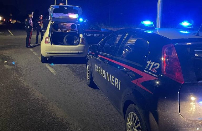 Latina Scalo, guida un’auto da confiscare: denunciato un uomo per peculato e minacce ai Carabinieri