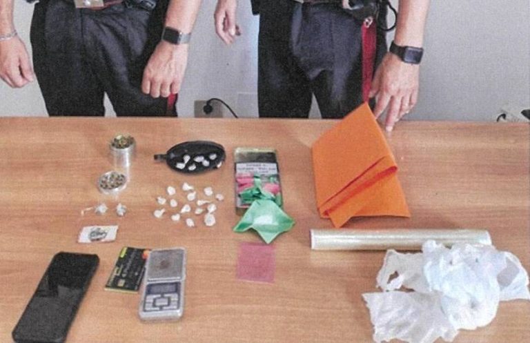 Arresto per spaccio di droga a Scauri: sequestrate dosi di ketamina ed ecstasy