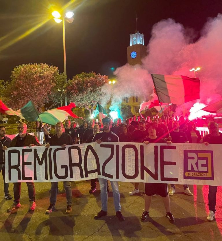 Latina, il comitato “Remigrazione e Riconquista” in piazza del Popolo: “Basta degrado”