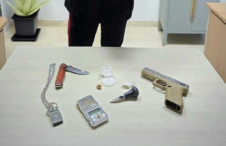 Sezze, controlli dei Carabinieri: trovati cocaina e un coltello in auto, due donne denunciate